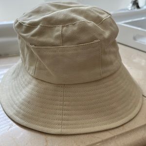 Wave bucket hat